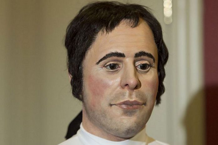 Forensic experts used a cast of Robbie Burns' skull and portraits to create a 3D model of his head and face (photo: University of Dundee)