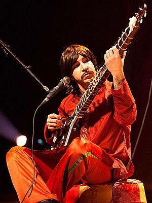 Jeremy Di Donato performing as George Harrison