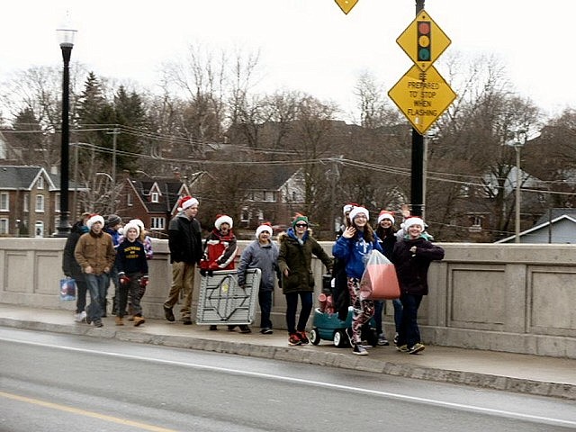 Students on their way from East City to downtown Peterborough via the Hunter Street Bridge 