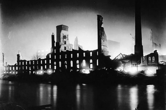 The fire at the Quaker Oats factory in Peterborough began in Building 11 on December 11, 1916 and then spread to the boiler room, causing a massive explosion (photo: City of Toronto Archives)