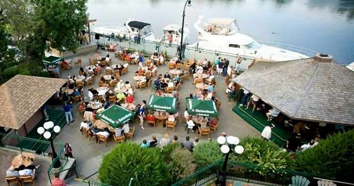 The Riverside Grill and Gazebo at the Holiday Inn Peterborough Waterfront (photo: Holiday Inn Peterborough Waterfront / Facebook)