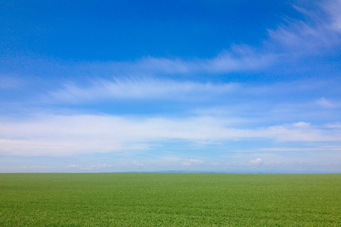 Big sky country: crossing the Prairies on the way to Alberta (photo: Josh Fewings)