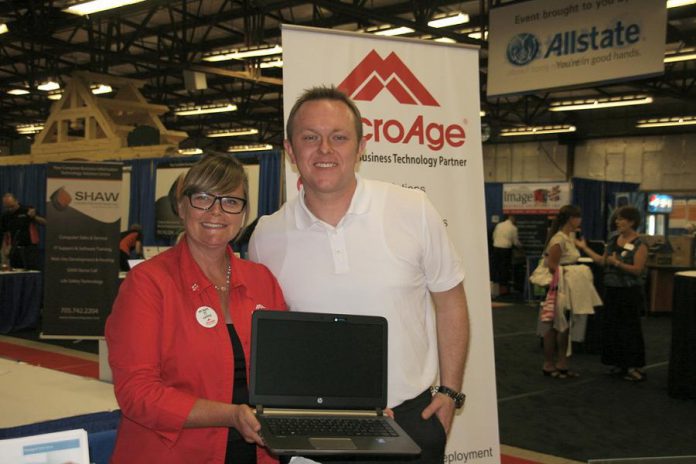 Amy Simpson of technology solutions provider MicroAge, which again this year is supplying a laptop computer as a prize, with Shaune Pierce of digital advertising supplier Moving Media