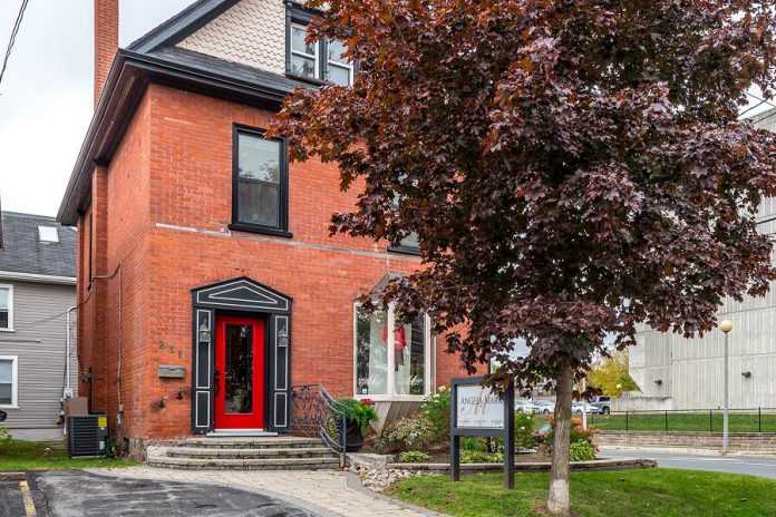 The front entrance of 231 King Street features a fleur de lis railing made by a Toronto ironsmith. (Photo: Doug Logan, Fine Homes Photography)