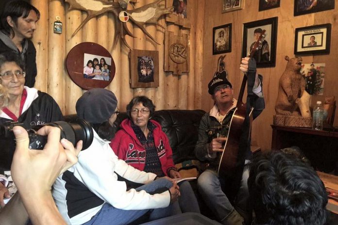 In September, Gord Downie (right) met with Chanie's sister Pearl Wenjack (centre) in Marten Falls First Nation in September (photo: Sheila North Wilson, Manitoba Keewatinowi Oktmakanak)