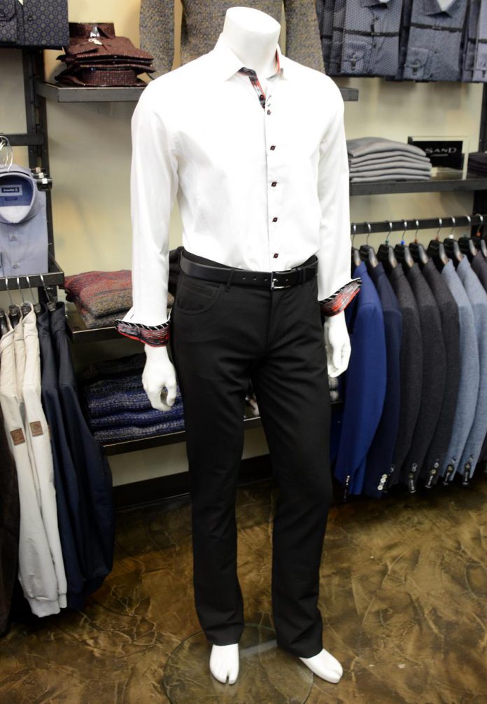 This Au Noir shirt is dressed up with Albert Ceramica pants and a Hugo Boss belt. Note the contrast at the collar and cuffs. (Photo: Eva Fisher)