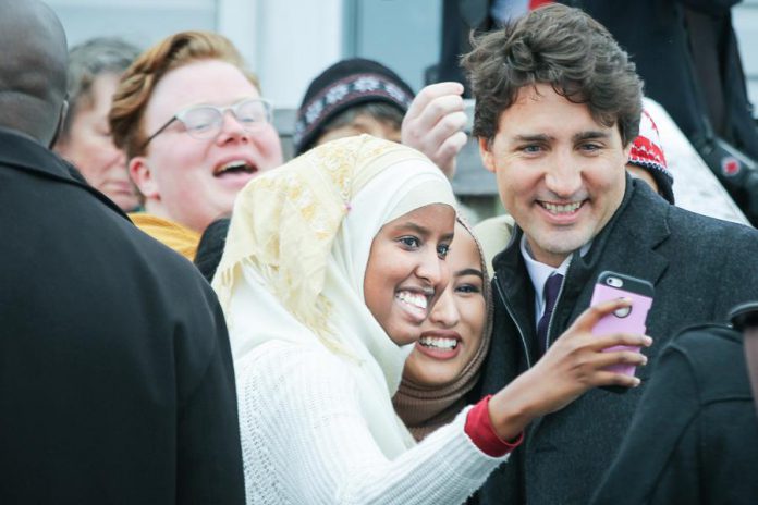A large crowd greeted Prime Minister Justin Trudeau when he arrived at the Masjid Al-Salaam mosque in Peterborough (photo: Linda McIlwain / kawarthaNOW)