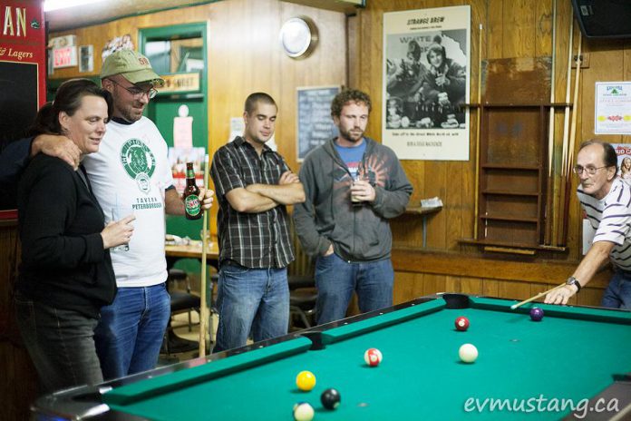 Playing pool at The Piggy (photo: Esther Vincent, evmustang.ca)