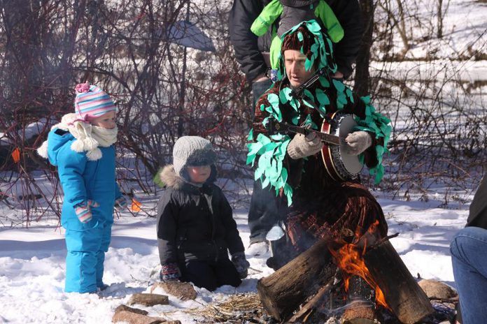 Musician Glen Caradus, dressed as a tapped maple tree, entertains children at Ecology Park during the GreenUP five-year plan announcement (photo: Jeannine Taylor / kawarthaNOW)