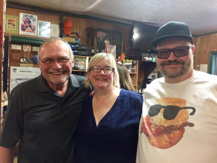 Bonnie Kubica and Simon Terry (right) at the final night of The Pig's Ear Tavern on April 22 with owner John Punter (photo: Simon Terry / Instagram)