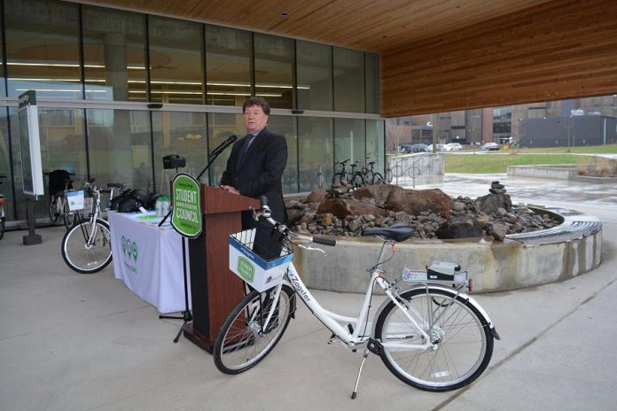 At the April 19th launch of the service, Fleming College President Dr. Tony Tilly congratulates Fleming Student Administrative Council on their efforts bringing the Zagster Bike Share program to Fleming College (photo: Fleming College)