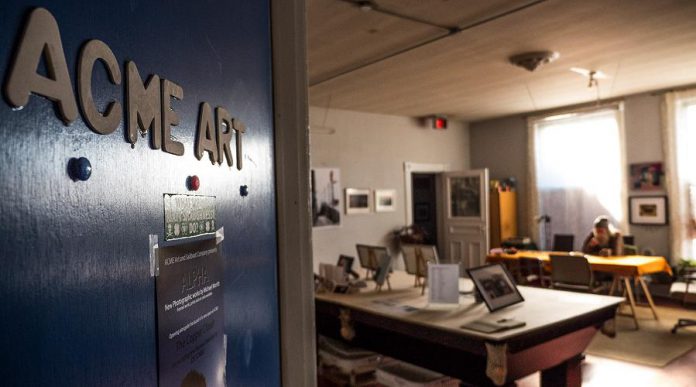 Joe Stable has been living and creating art in the Commerce Building for more than 40 years. (Photo: ACME Art and Sailboat Company / Facebook)