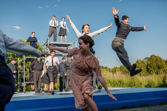 The show features elaborate swing-era dance sequences choreographed by Monica Dottor with musical direction by Justin Hiscox. (Photo: Rebekah Littlejohn)