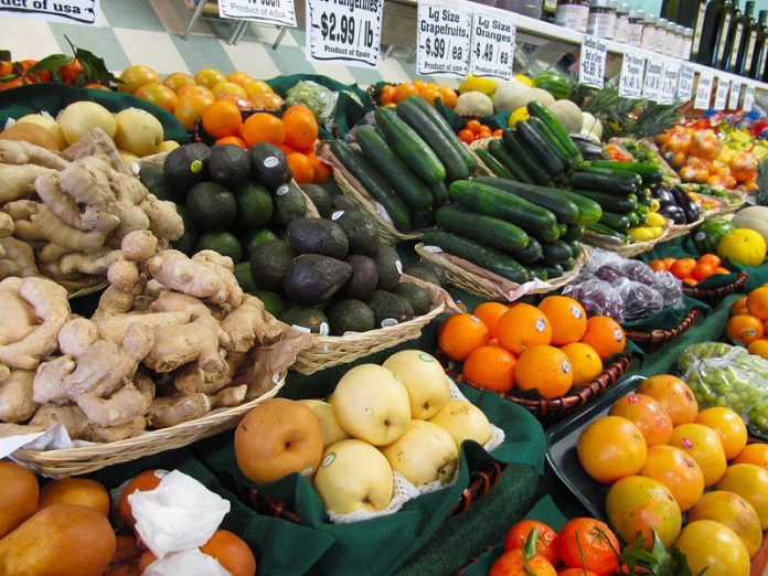 The Brookdale Market specializes in local and Ontario-grown farm fresh fruits and vegetables (photo by Tammy Simon)