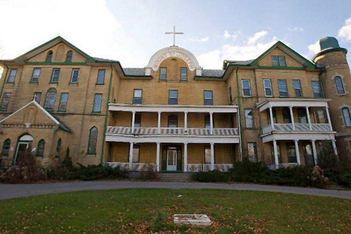 Public Energy's "Erring on the Mount" arts festival takes place from May 30 to June 1 at the former Mother House of the Sisters of St. Joseph in Peterborough (photo: Elizabeth Fennell)