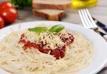 Pasta with Fresh Tomato Sauce