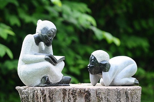 Vengai Chiwawa's "Listening to a Story" features incredible subtlety in the expressions and the bodies of these figures. (Photo: Paul Hodgkinson)