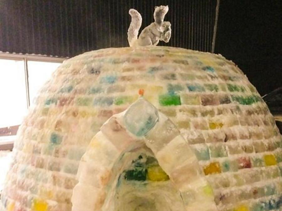 The completed igloo with the ice sculpture on top (new for this year)