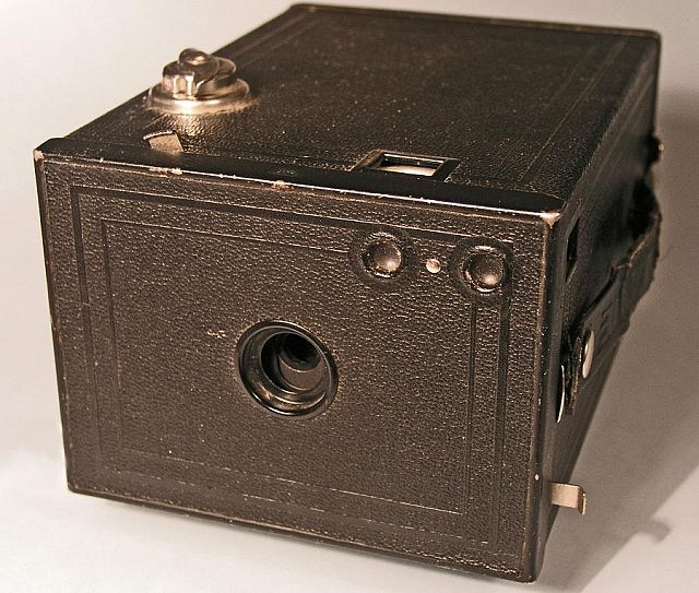 Kodak introduced the Brownie camera in 1900 for $1. It popularized low-cost photography and introduced the concept of the snapshot. Over 150,000 Brownie cameras were shipped in the first year of production, and Kodak introduced an improved model (pictured here) in 1901, which cost $2 and produced larger photos. (Photo: Hakan Svensson / Wikimedia)
