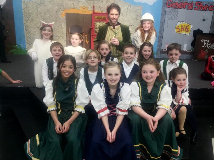 In the St. James Players family production of "Pied Piper: The Musical", Terry Convey stars as The Pied Piper along with Mackenzie Airhart as Kittykat, Sophie Wigglesworth as Pattycake, Emma Poley as Dilly, and more (photo: Sam Tweedle / kawarthaNOW)