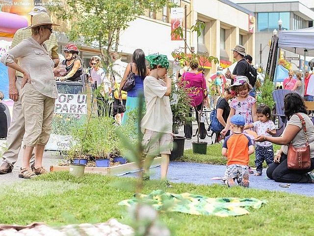 The Open Streets events included pop-up parks, children's activities, sports demonstrations, and more (photo: Linda McIlwain / kawarthaNOW)