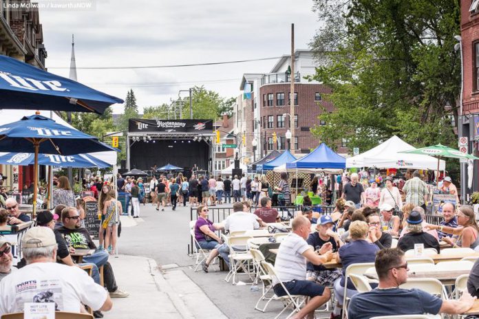 Hunter Street between George and Aylmer in downtown Peterborough was closed on Saturday, August 8 for the fifth annual Hootenanny on Hunter Street (photo: Linda McIlwain / kawarthaNOW)