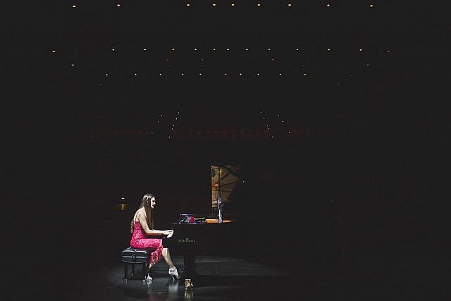 Chelsey Bennett in performance (photo: Bryan Reid Photography)