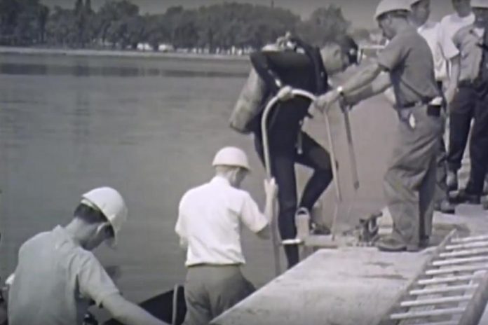 Before moving the fountain to its location in the lake, divers helped place three 1.5 tonne concrete anchors