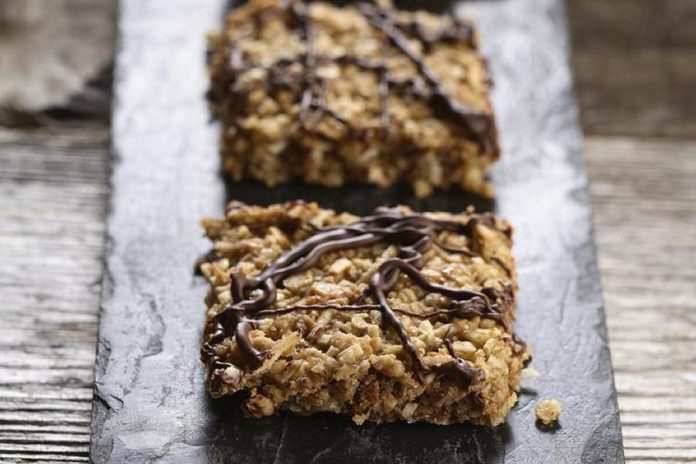 Pack these healthy-but-tasty Lentil Granola Bars into your kids' lunch or serve them as an after-school treat