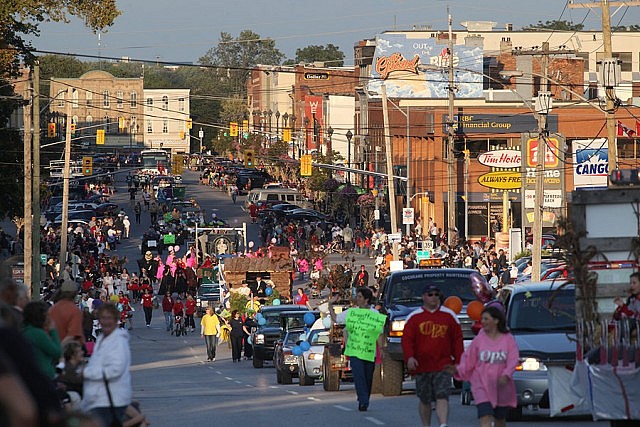 The 2009 Lindsay Exhibition parade (photo: Ridout Photography)