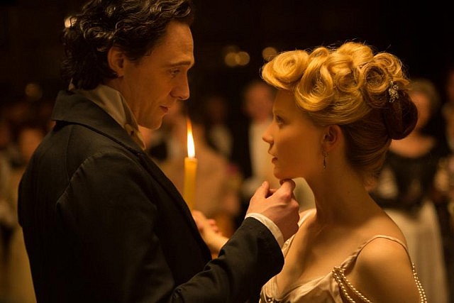After a family tragedy, aspiring author Edith Cushing (Mia Wasikowska) falls in love with and marries the mysterious Sir Thomas Sharpe (Tom Hiddleston)
