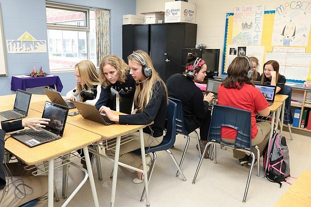 St. Thomas Aquinas mixes traditional classroom learning with collaborative virtual learning