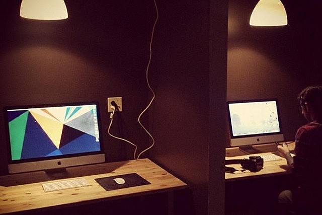 The Media Lab at Artspace provides access to Apple computers and a range of digital media software applications (photo courtesy of Artspace)