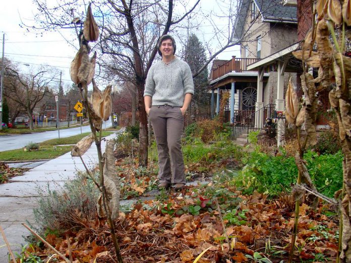 Tegan Moss has completely eliminated municipal water use by being a Water Wise gardener in the front yard of her Sherbrooke Street home. Moss plants native drought-tolerant species such as milkweed, has reduced the amount of her lawn space while increasing the amount of garden space, uses mulch to retain water, and waters only with rain collected in a rain barrel. (Photo: Heather Ray)
