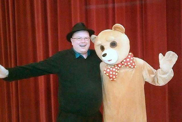 kawarthaNOW theatre reviewer Sam Tweedle has no problems getting along with The Bear (photo: Taylor Gauthier)