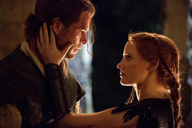 Forbidden love: Chris Hemsworth as Eric and Jessica Chastain as Sara 