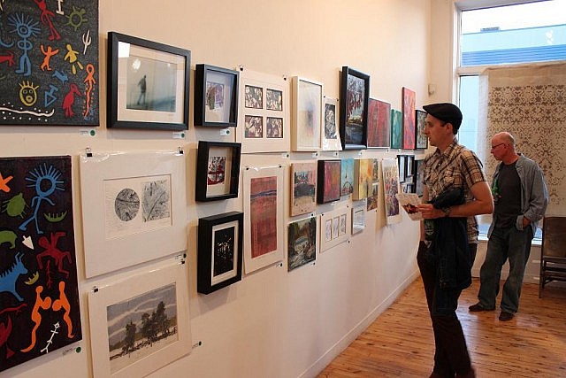 Surveying the work of artists at Artpace's 2015 50/50 event (photo: Artspace) 