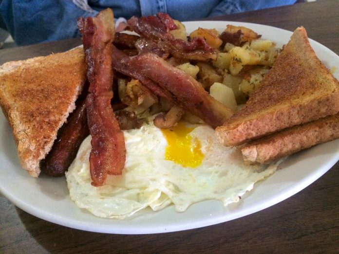 Washboard Hank's breakfast at the Lock Street Diner featured perfectly cooked yellow yolked eggs (photo: Eva Fisher / kawarthaNOW)