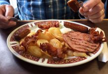 The Speak Easy Cafe promises the fastest breakfast in town (photo: Eva Fisher / kawarthaNOW)