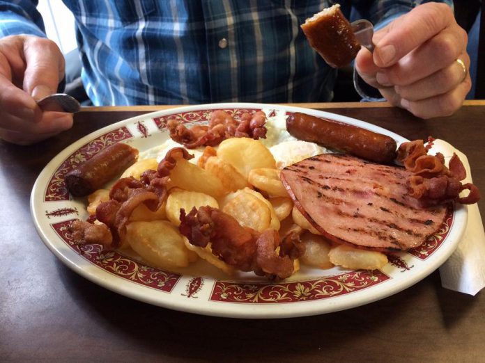 The Speak Easy Cafe promises the fastest breakfast in town (photo: Eva Fisher / kawarthaNOW)