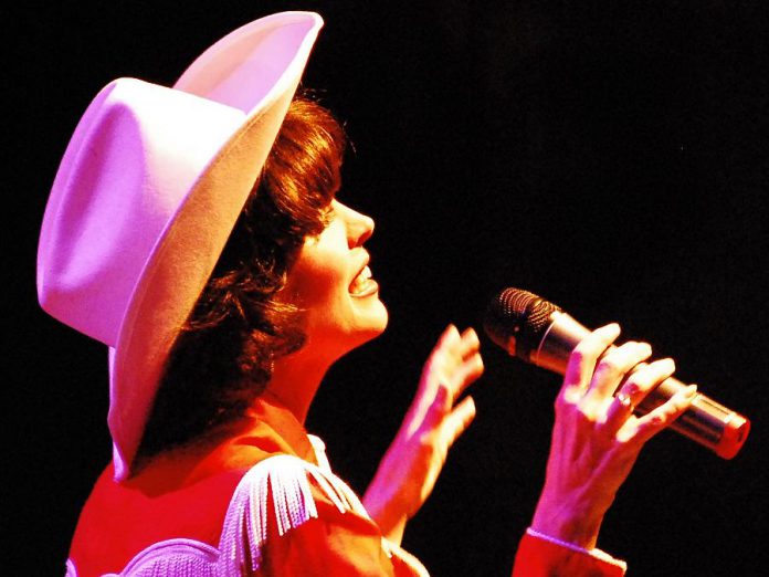 Leisa Way performs in "Sweet Dreams: A Tribute to Patsy Cline" at Globus Theatre at Lakeview Arts Barn in Bobcaygeon until July 23 (photo: Victoria Schwartzl)