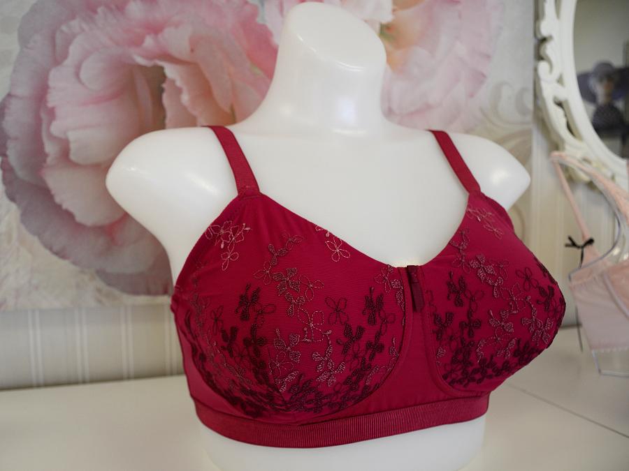 My Left Breast offers many bras without underwire, including this pretty option from Amoena. (Photo: Eva Fisher)