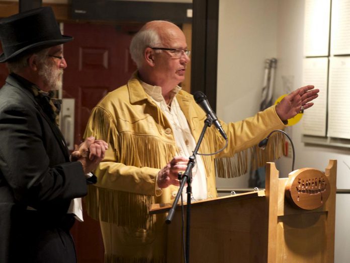 Peter Mansbridge, pictured here with Beaver Club Gala host James Raffan, was guest speaker for the evening.