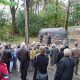 Farley Mowat at the uveiling of the commemorative plaque for the boat roofed house on October 18, 2006 (photo: followingfarley.com)