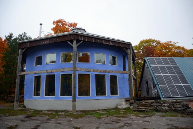 Sean Flanagan's large straw bale home is powered with a small solar array. Even with modern conveniences like a dishwasher, Sean only uses about 5 kWH per day. (Photo: Eva Fisher)