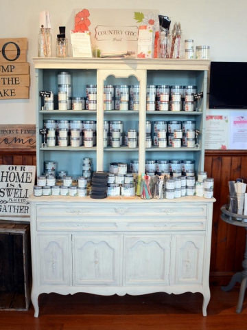 Jamie recommends Country Chic Paint, available on her online store. (Photo: Style Your Nest)