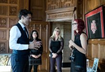 Cancer survivor Tessa Smith, shown here meeting with Prime Minister Justin Trudeau last October as the Terry Fox Foundation Ambassador for 2016, will be the guest speaker at the Kawartha Chamber Volunteer Appreciation Breakfast on April 19 (photo: Justin Trudeau / Twitter)