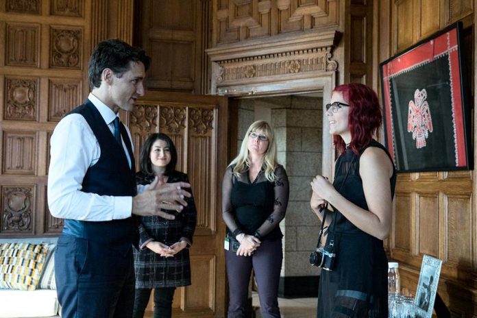 Cancer survivor Tessa Smith, shown here meeting with Prime Minister Justin Trudeau last October as the Terry Fox Foundation Ambassador for 2016, will be the guest speaker at the Kawartha Chamber Volunteer Appreciation Breakfast on April 19 (photo: Justin Trudeau / Twitter)