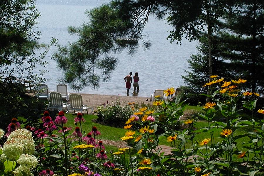 With 1/4 mile of shoreline, sprawling gardens, and over 60 acres of ponds and woodland, Westwind Inn is a place of scenic beauty. (Photo: Westwind Inn)
