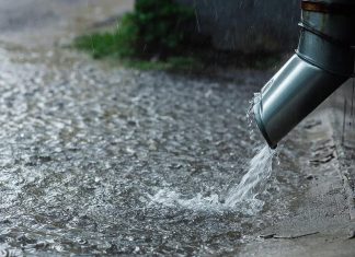 Heavy rain. (Stock photo)